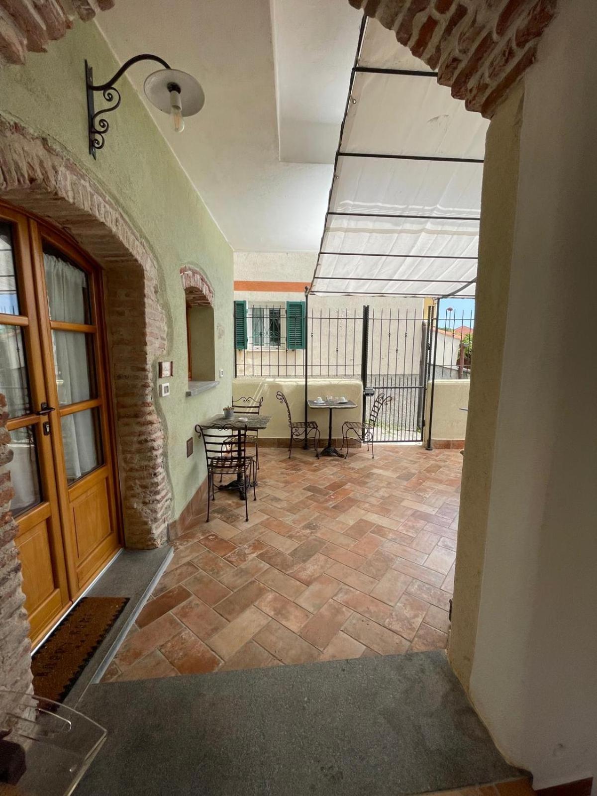 Hotel A Burga Du Muntin Spotorno Esterno foto